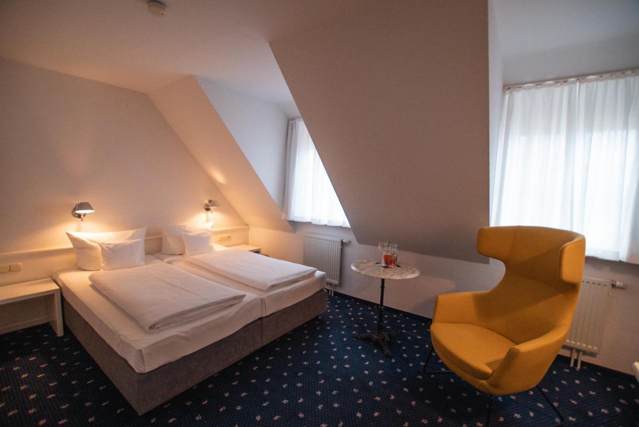Hotel Am Main Veitshochheim Bagian luar foto