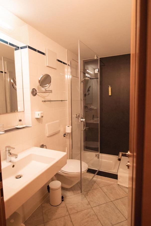 Hotel Am Main Veitshochheim Bagian luar foto