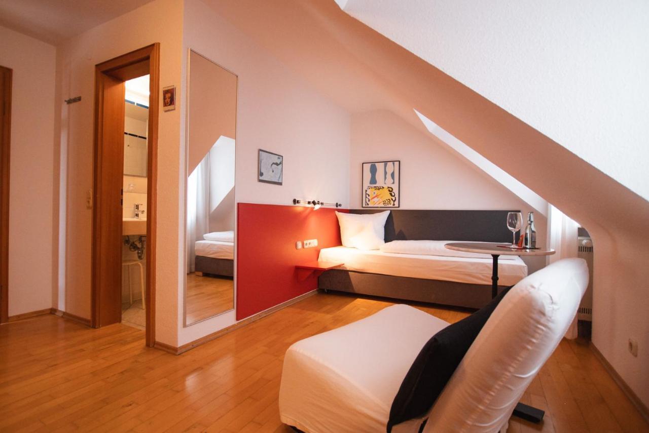Hotel Am Main Veitshochheim Bagian luar foto