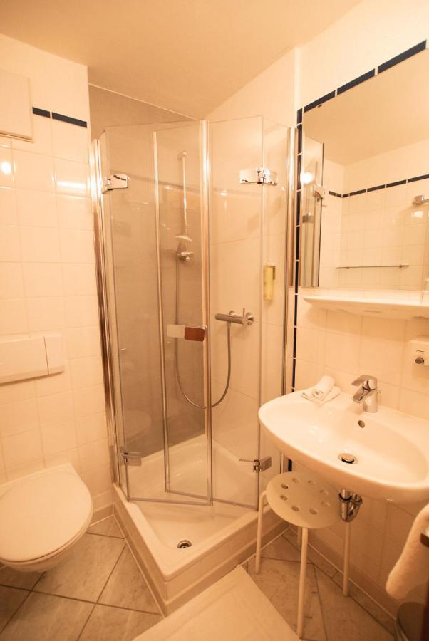 Hotel Am Main Veitshochheim Bagian luar foto