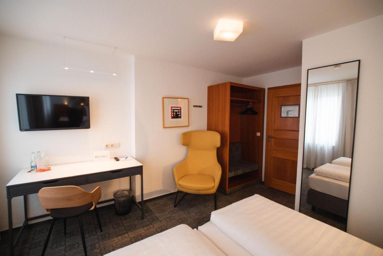Hotel Am Main Veitshochheim Bagian luar foto