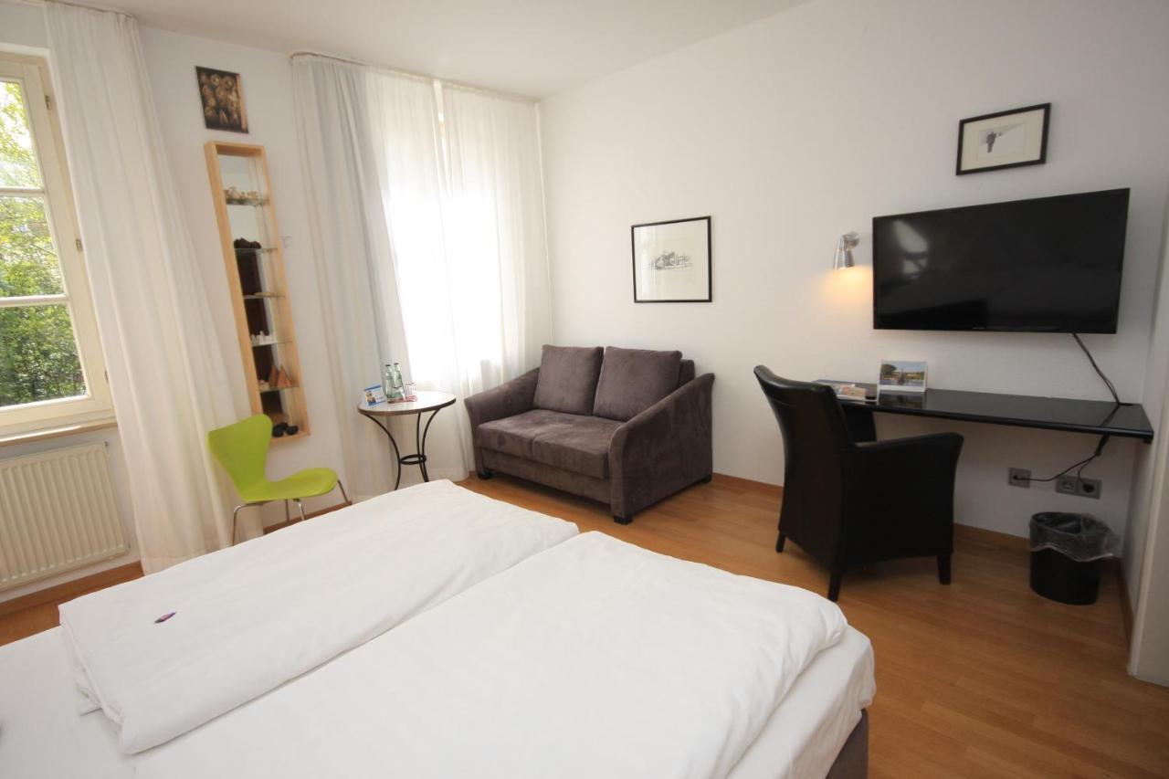 Hotel Am Main Veitshochheim Bagian luar foto