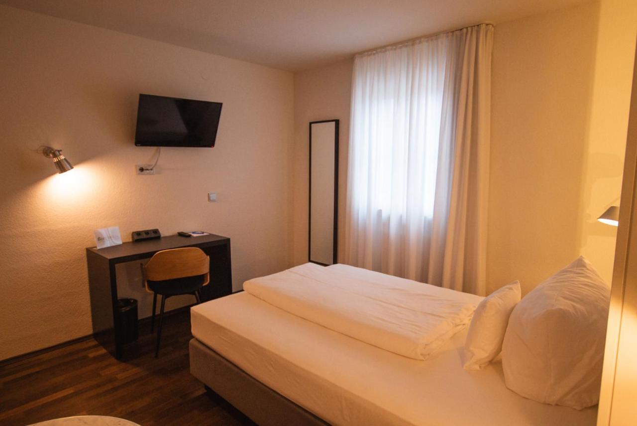 Hotel Am Main Veitshochheim Bagian luar foto