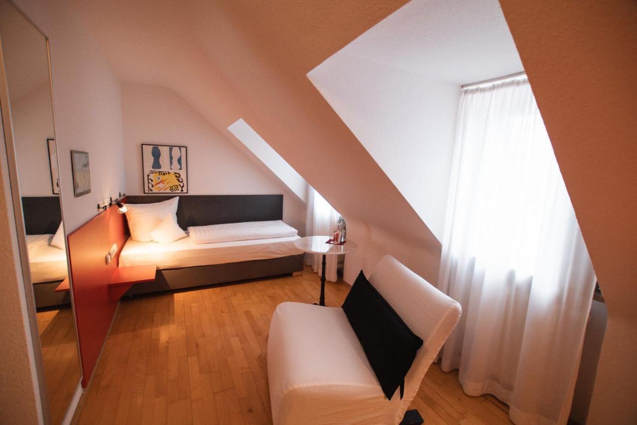 Hotel Am Main Veitshochheim Bagian luar foto