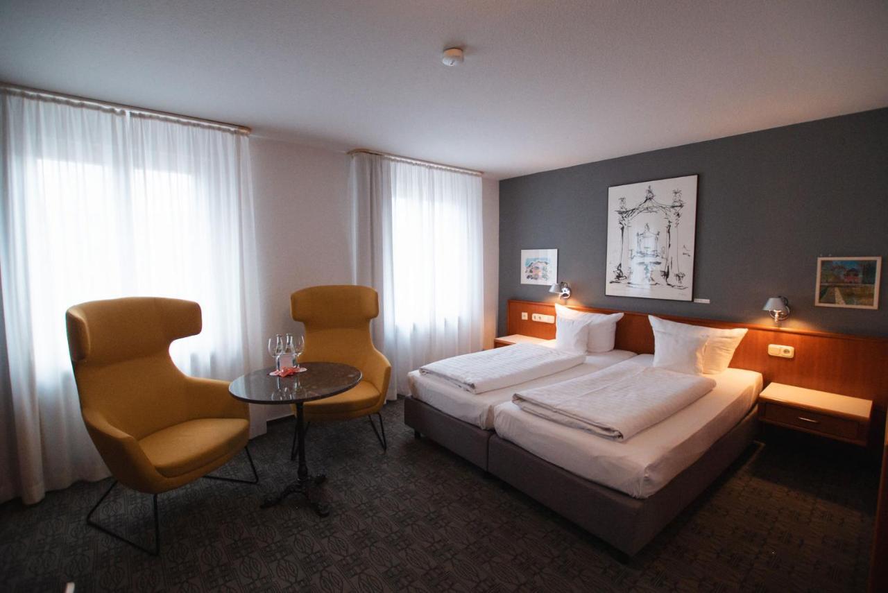 Hotel Am Main Veitshochheim Bagian luar foto