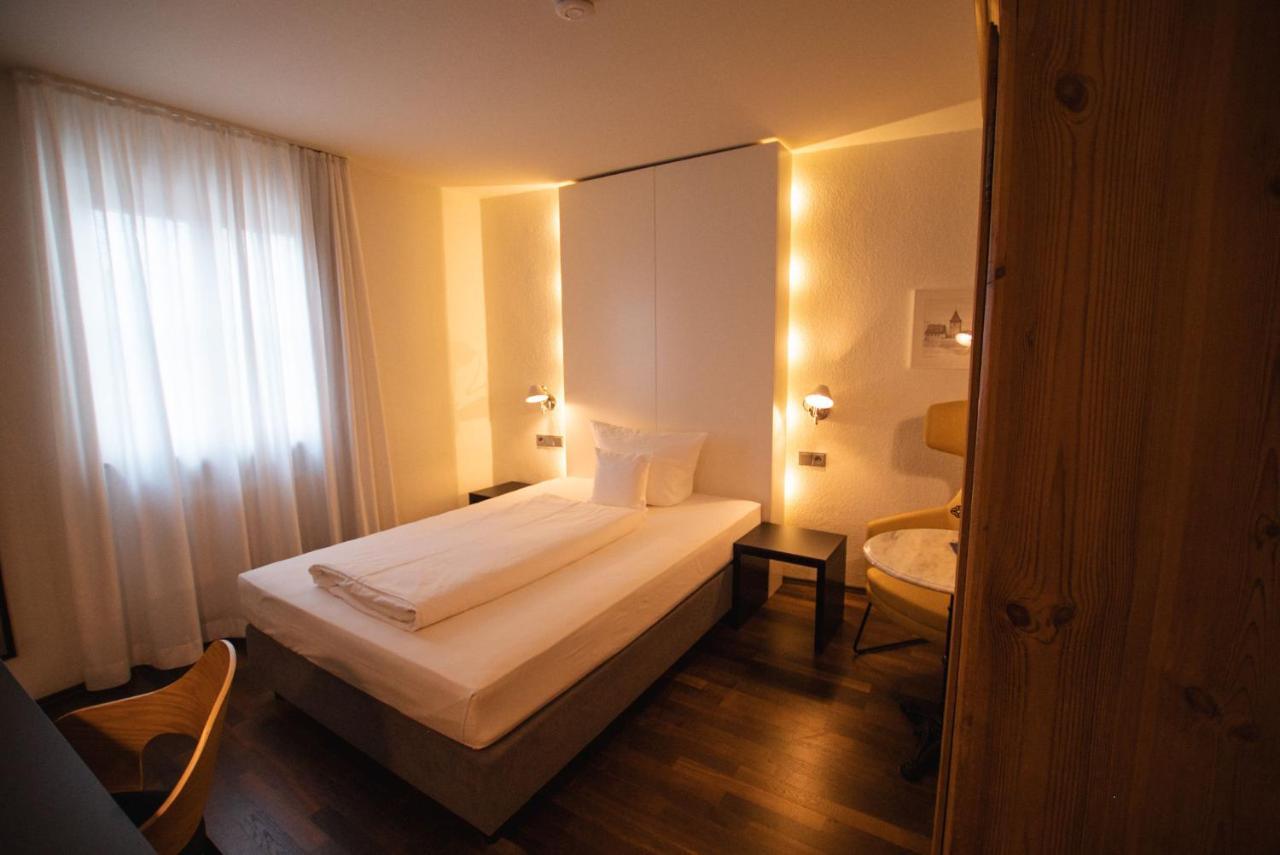 Hotel Am Main Veitshochheim Bagian luar foto