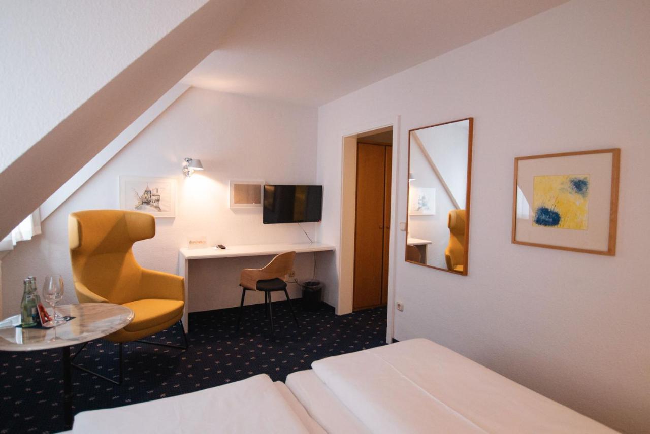 Hotel Am Main Veitshochheim Bagian luar foto