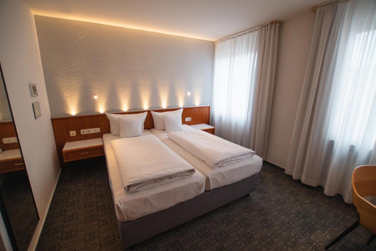 Hotel Am Main Veitshochheim Bagian luar foto