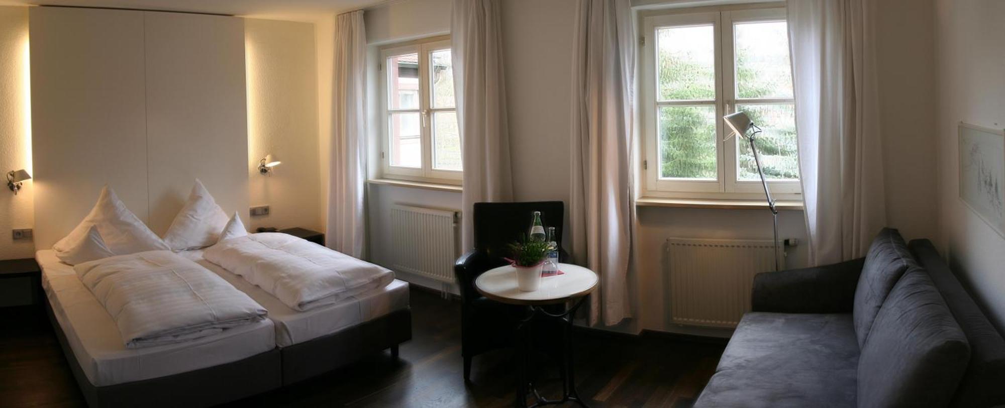 Hotel Am Main Veitshochheim Ruang foto