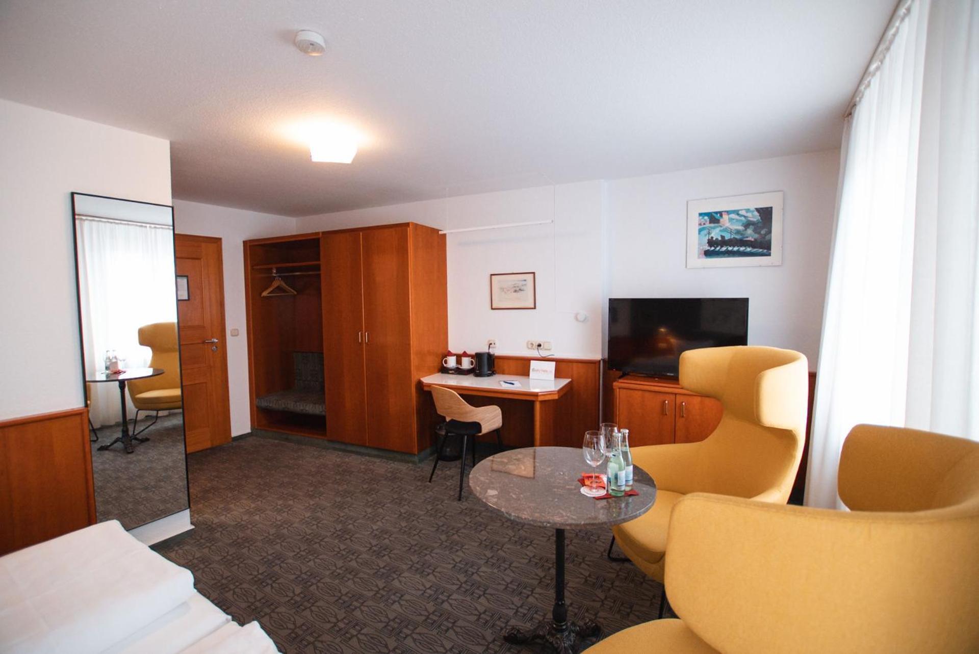 Hotel Am Main Veitshochheim Ruang foto