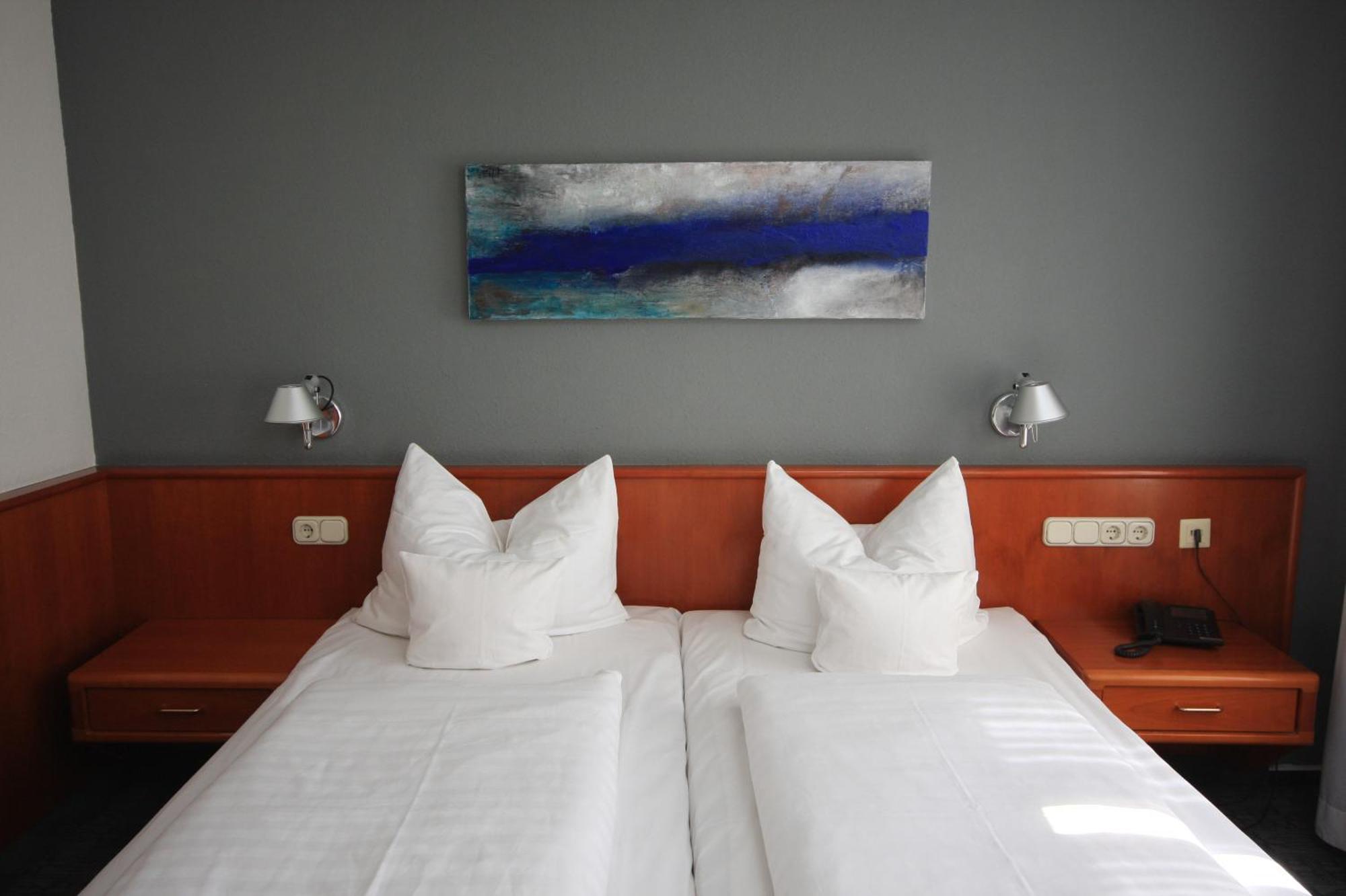 Hotel Am Main Veitshochheim Bagian luar foto
