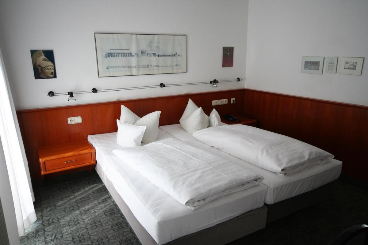 Hotel Am Main Veitshochheim Ruang foto