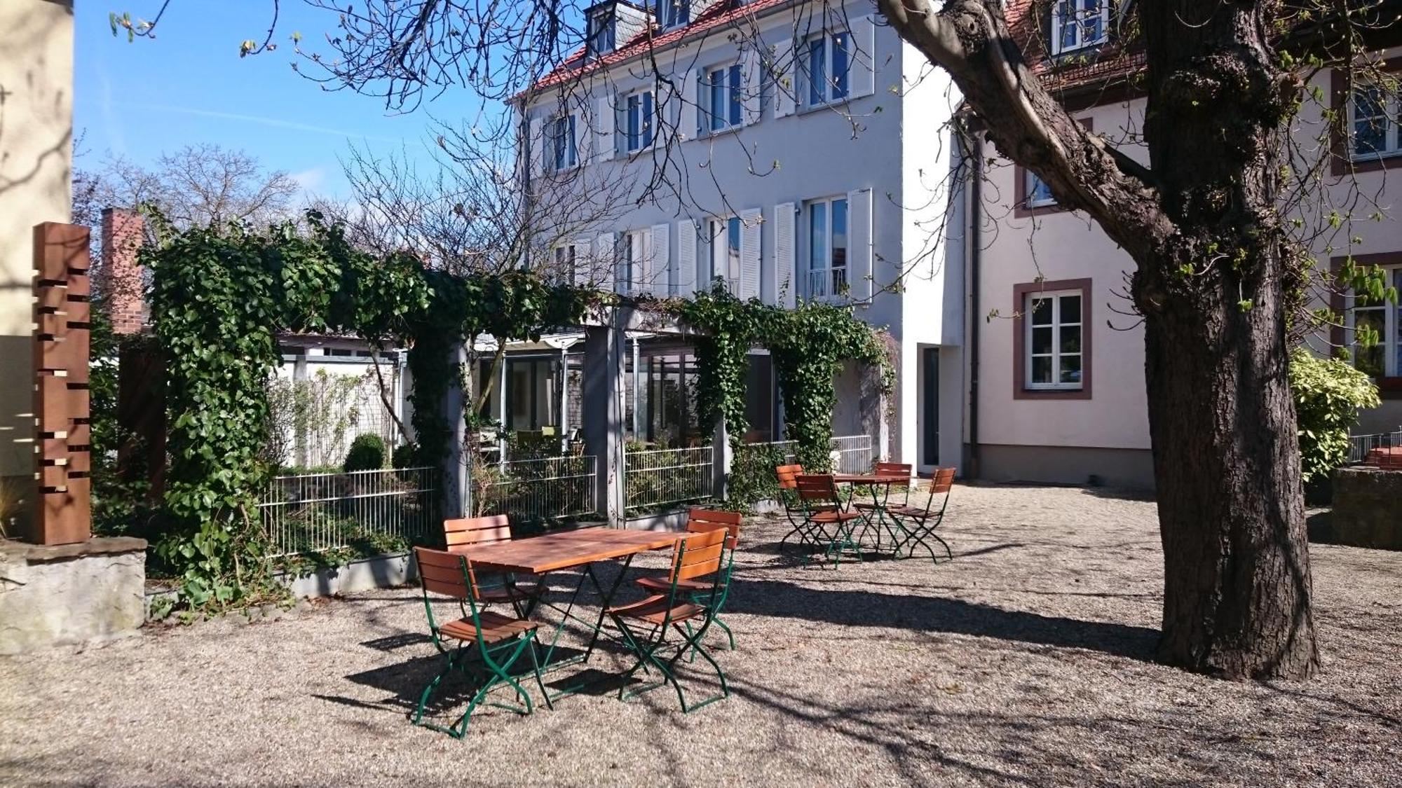 Hotel Am Main Veitshochheim Bagian luar foto