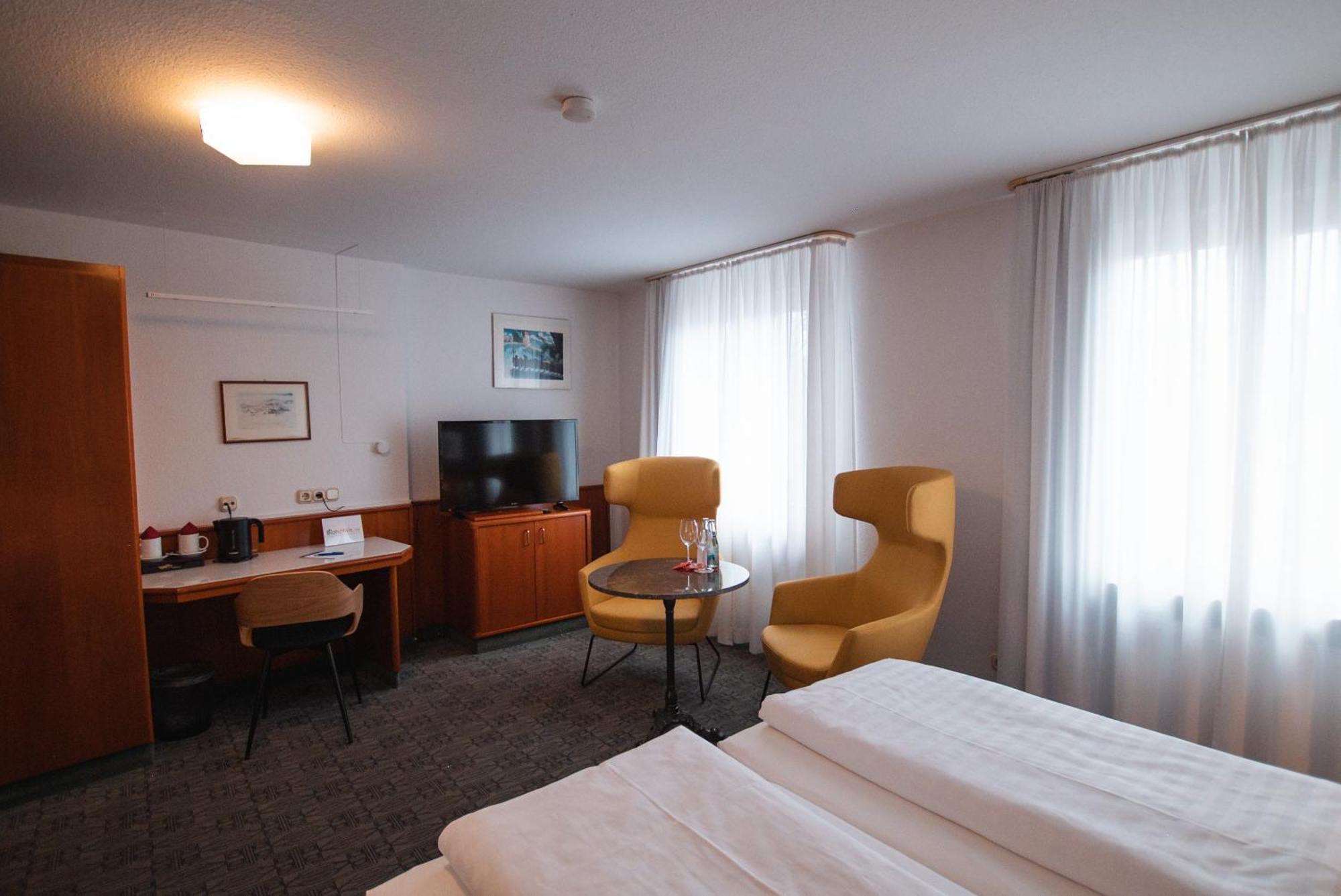 Hotel Am Main Veitshochheim Ruang foto