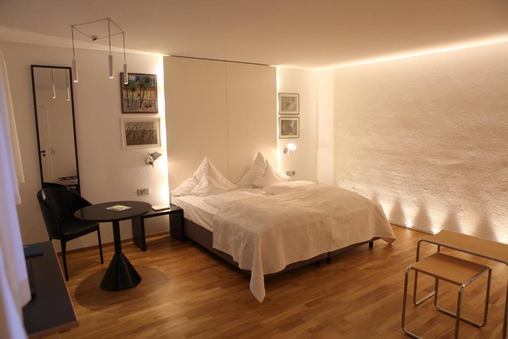 Hotel Am Main Veitshochheim Ruang foto